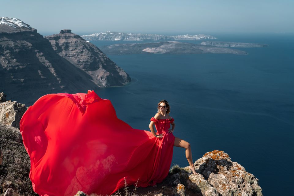 Santorini: Flying Dress Photoshoot Marilyn Package - Location: Santorini, Greece