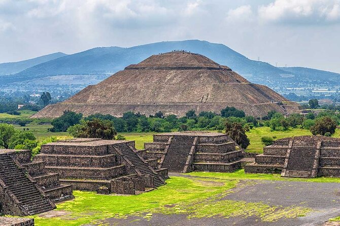 Teotihuacan, Basilica of Guadalupe, Tlatelolco and Tequila Tour