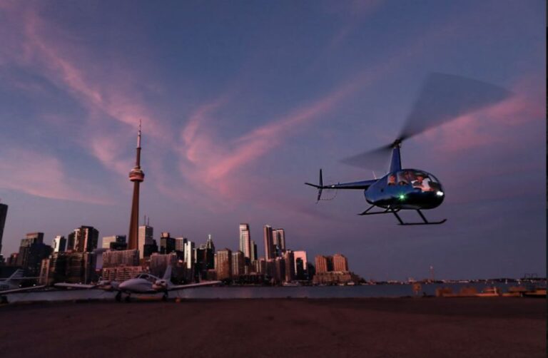 Toronto: Private Twilight Helicopter Tour With Wine