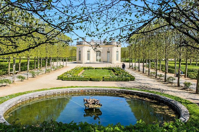 Versailles Palace & Marie-Antoinettes Estate Private Guided Tour With Lunch - Tour Overview and Inclusions