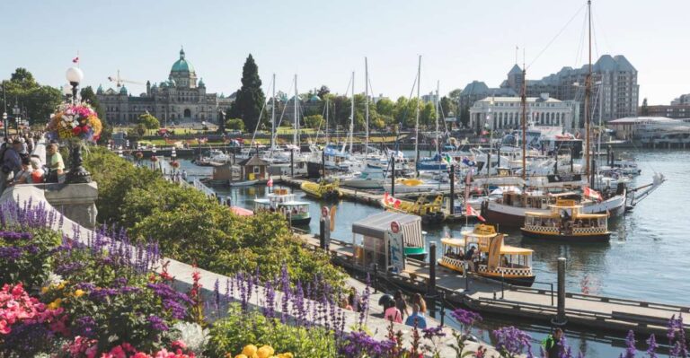 Victoria: 2.5-hour Tips-Based City Walking Tour