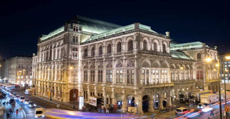 VIENNA at Night! Phototour of the Most Beautiful Buildings