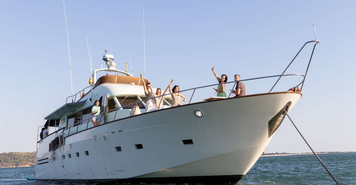 Vip Yatch Tour Lisbon - Location and Activities