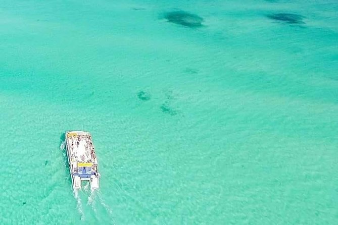 A Shared Catamaran Cruise to Isla Mujeres  - Playa Del Carmen - Host Engagement