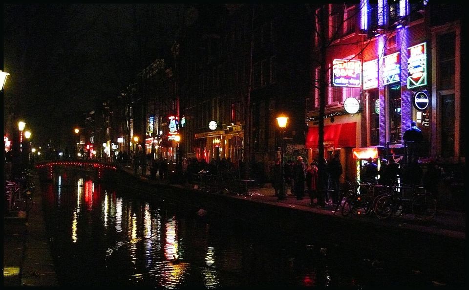 Amsterdam Red Light District and Old Town Walking Tour - Tour Experience