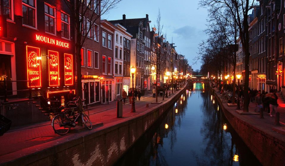 Amsterdam: Self-Guided Red Light District Photography Tour - Activity Details