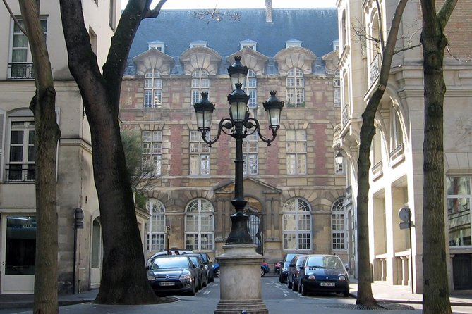 Chic and Classic: Saint-Germain-des-Prés Walking Tour - Insider Tips for Exploring the Neighborhood