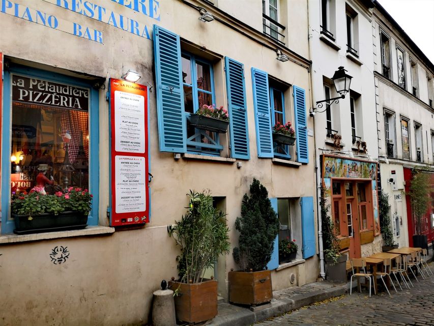 Family Experience: Montmartre Tour - Family-Friendly Experience