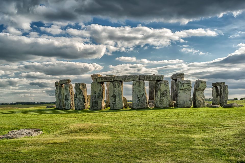 From London: Stonehenge and Bath Day Trip With Secret Site - Itinerary