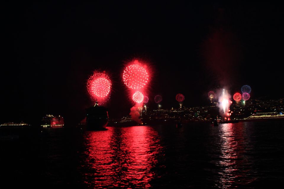 Funchal: New Years Eve Fireworks by Catamaran - Experience Description