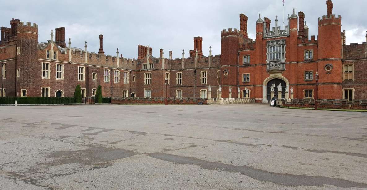 Hampton Court Palace Private Tour With Fast Track Pass - Language and Accessibility Information