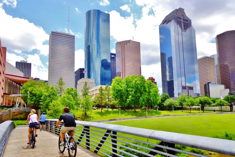 Houston: Sightseeing Self-Guided Driving Audio Tour - Tour Features