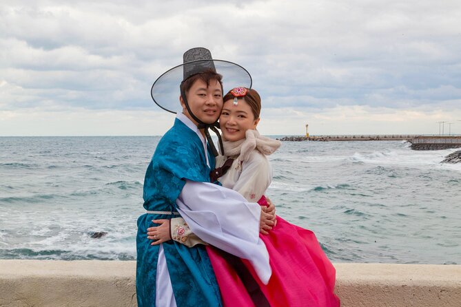 [Jeju] Hanbok Private Guide Tour & Photo Session in Beautiful Yongduam Rock, - Meeting Point and Accessibility