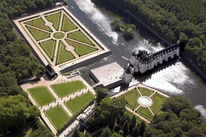 Loire Castles : Chenonceau, Cheverny, Chambord Guided Tour From Paris by Minivan - Transportation Details
