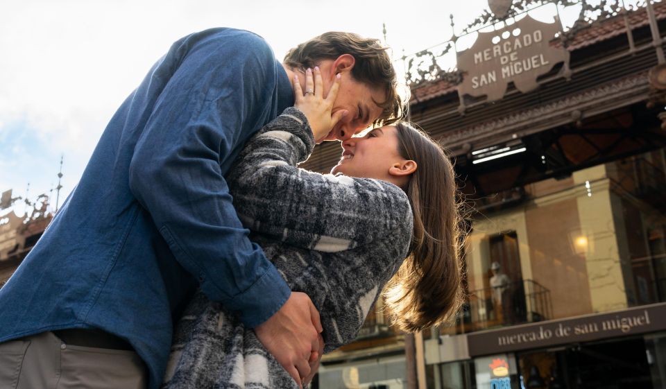 Madrid: Romantic Photoshoot for Couples - Reservation Process