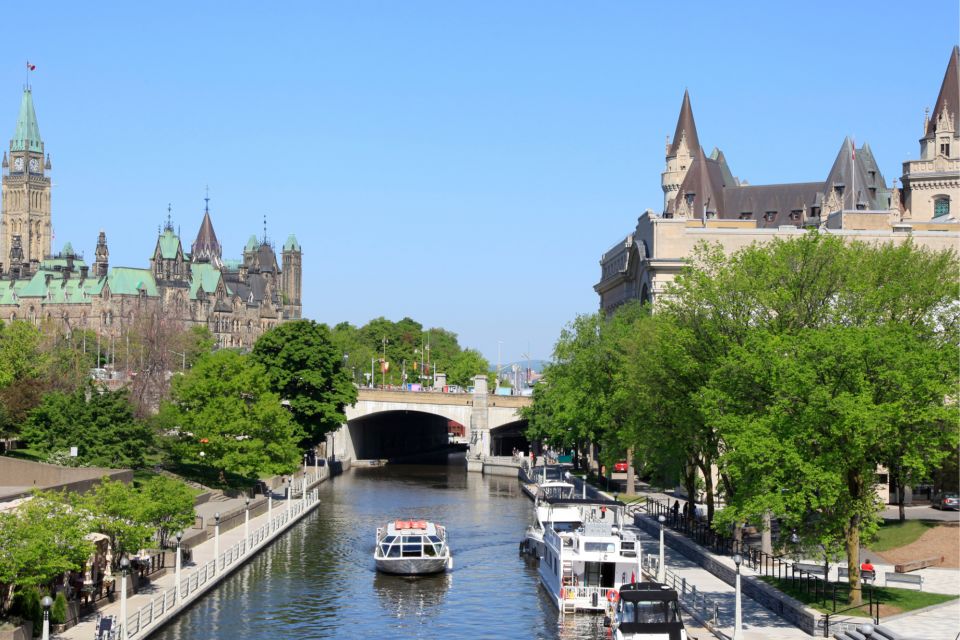 Ottawa: City Exploration Game and Tour - Inclusions