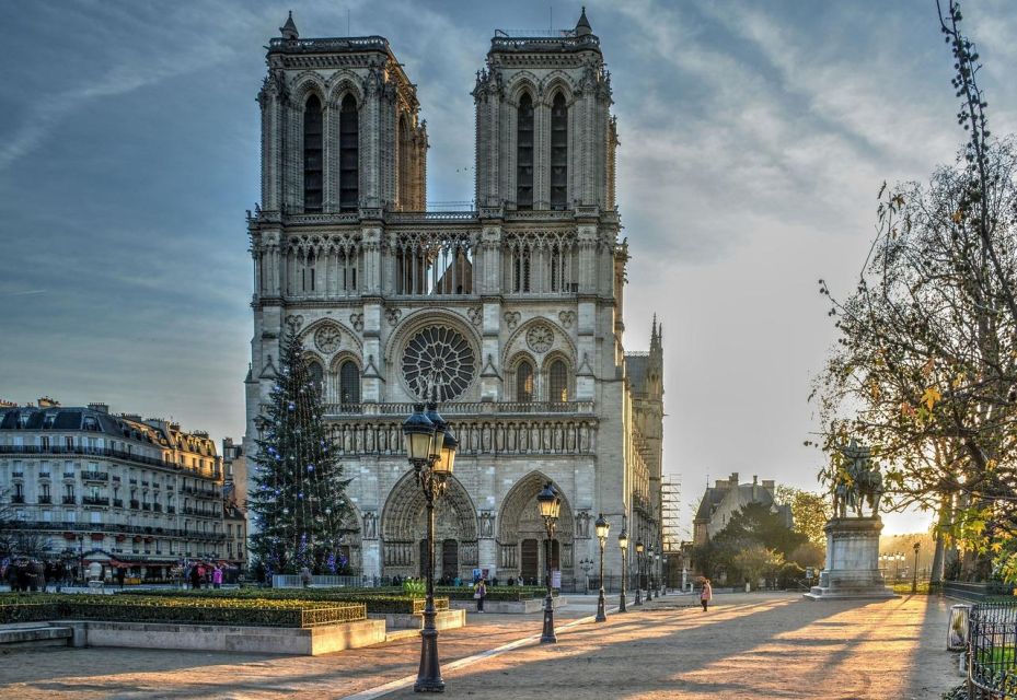 Paris: Christmas Market Walking Tour - Experience Highlights