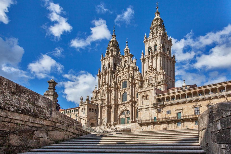 Porto: Private Tour Santiago Compostela & Valença Do Minho - Itinerary