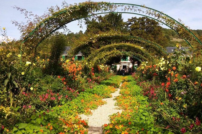 Private 5-Hour Round Transfer to Giverny, Claude Monet Museum From Paris - Overview and What To Expect