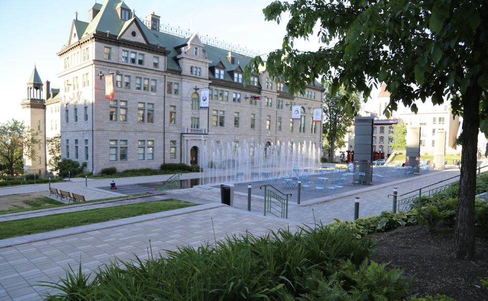 Quebec City: Old Quebec Walking Tour With Funicular Ride - Pricing and Duration
