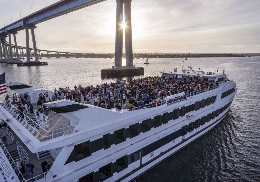 San Diego: Christmas Day Buffet Brunch or Dinner Cruise - Inclusions