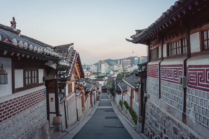 The TASTE of South Korea: 2-Day Tour of Seoul and Busan - Exploring Seouls Palaces