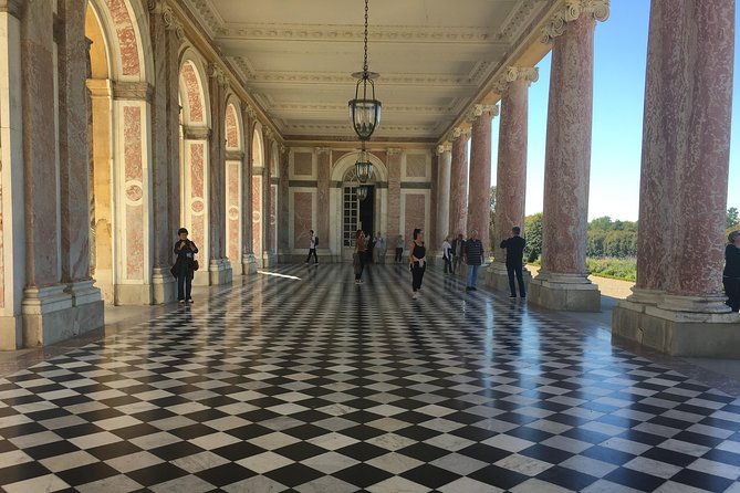 Versailles Palace & Marie-Antoinettes Estate Private Guided Tour With Lunch - Tour Experience Highlights