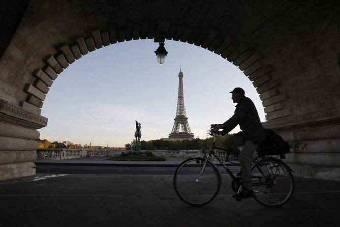 Wonders of Paris by Bike (Night ) - Safety Tips for Night Bike Tours