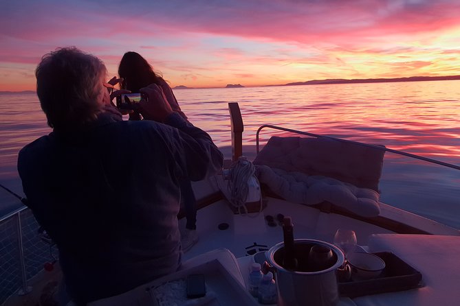 Boat Trip at Sunset + Bottle of Cava + Seafood Tapa - Cancellation Policy