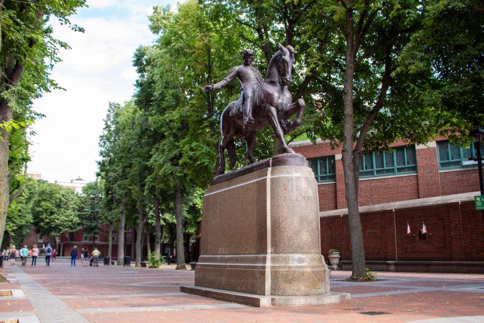 Boston: City History and Highlights Audio App Walking Tour - Founding Fathers History
