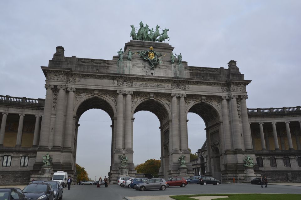 Brussels: Walking Tour From Central Station to Manneken Pis - Discovering Palace of Justice