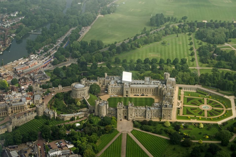 Christmas Day Trip to Windsor, Oxford & Avebury With Lunch - Tour Highlights