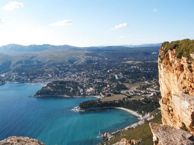 From Aix-En-Provence: Cassis Tour With Cap Canaille Stop - Languages and Group Size