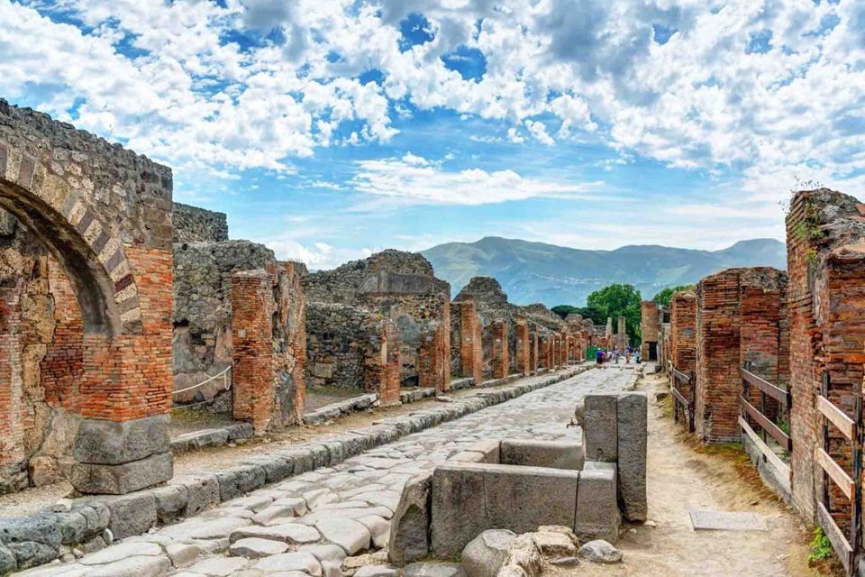 From Rome: Transport to Positano With Stop in Pompeii - Detailed Itinerary