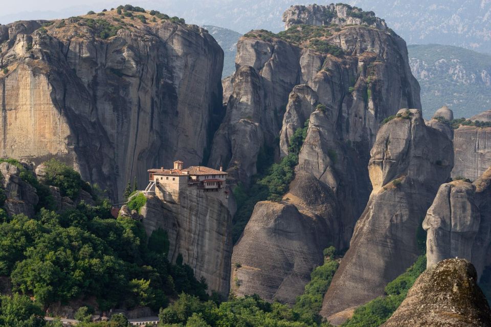 From Thessaloniki: Train Trip to Meteora & Monastery Tour - Itinerary