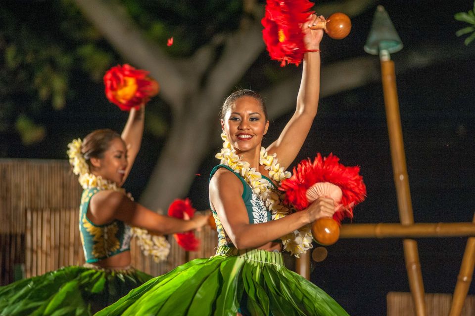 Kailua-Kona: Voyagers of the Pacific Luau With Buffet Dinner - Traditional Hawaiian Entertainment Showcase
