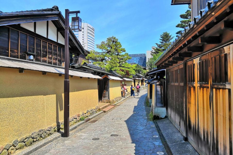 Kanazawa: Private Tour With Local Guide - Tour Description