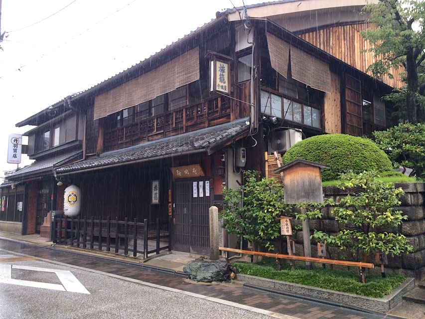 Kyoto: Guided Walking Tour of Fushimi With Private Option - Tour Highlights