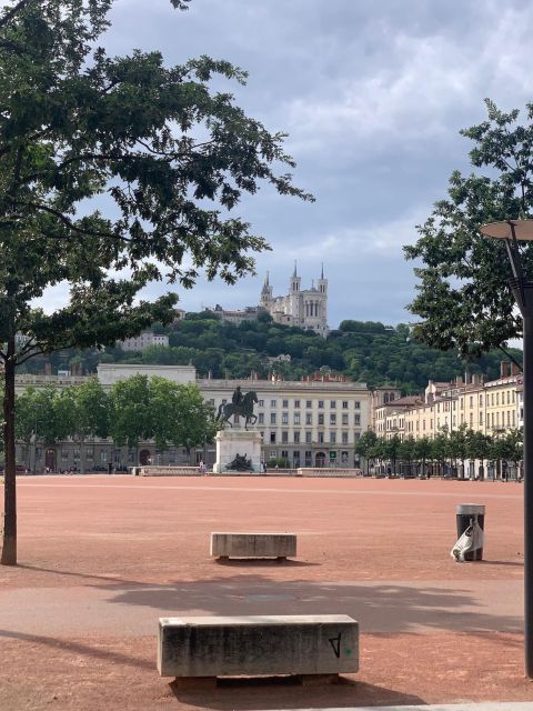 Lyon: Gastro & Bouchon Culinary Delights Tour - Duration and Languages