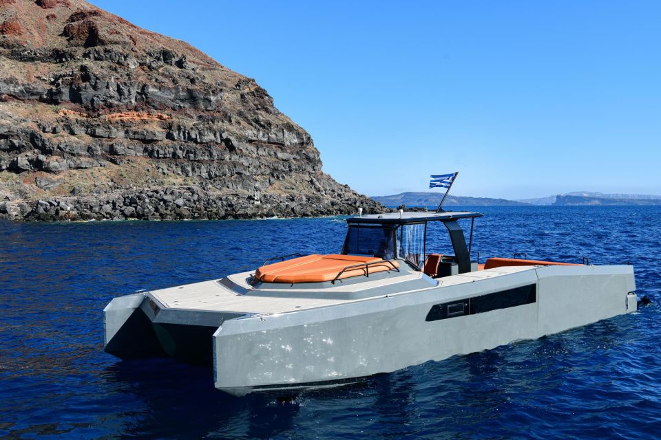 Oia: Private Santorini Catamaran Tour for Two With Drinks - Why Choose Lucky 8