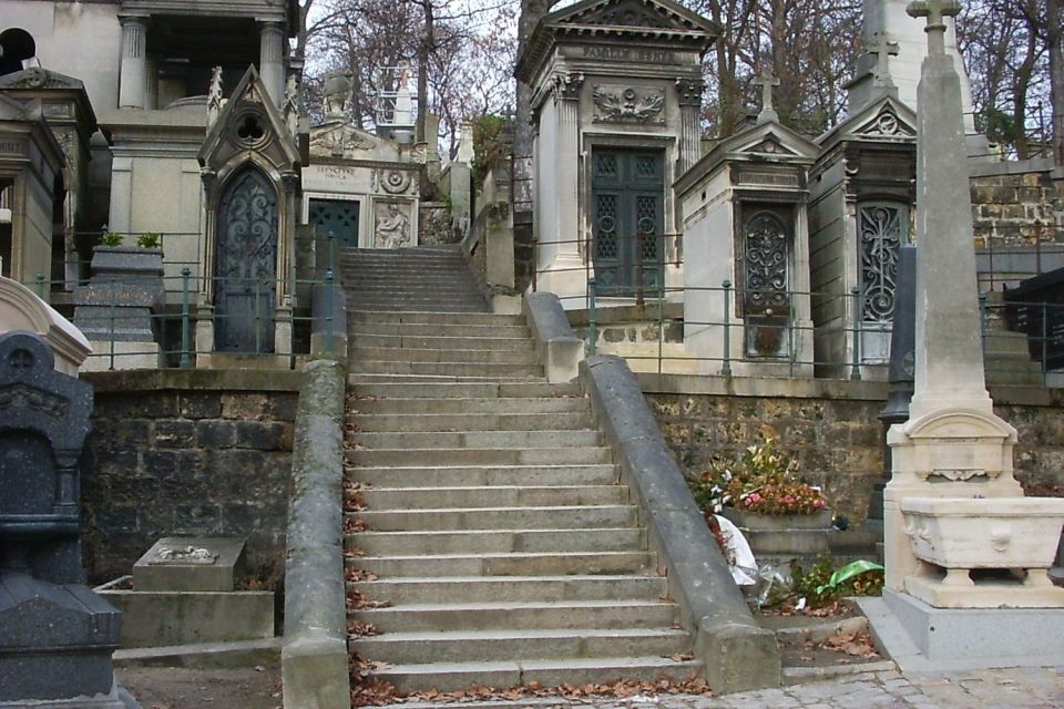 Paris: Père Lachaise Cemetery Walking Tour - Location and Meeting Point Information
