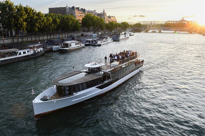 Paris: Relaxing Seine Cruise and City Walking Tour - Eiffel Tower Crepe Tasting Cruise