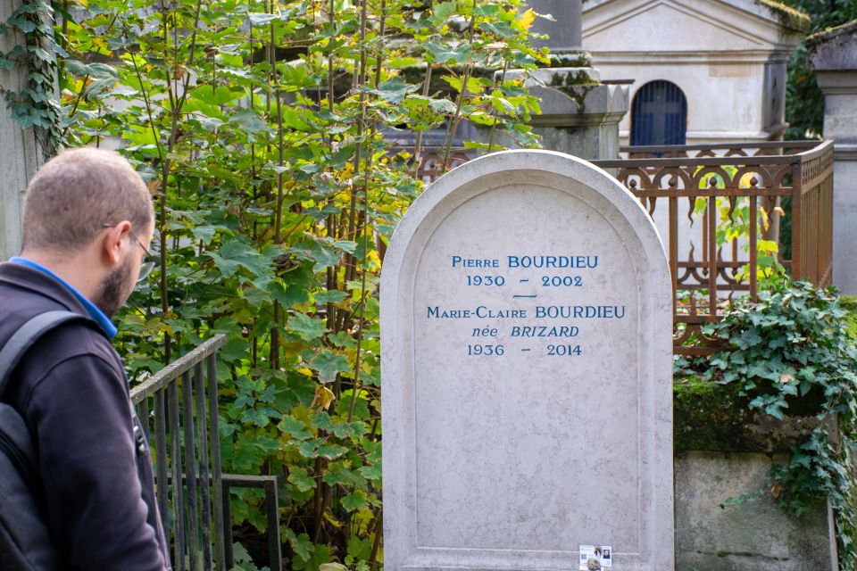 Père Lachaise Cemetery: A Stroll Through Immortal History - Art and Architecture Highlights