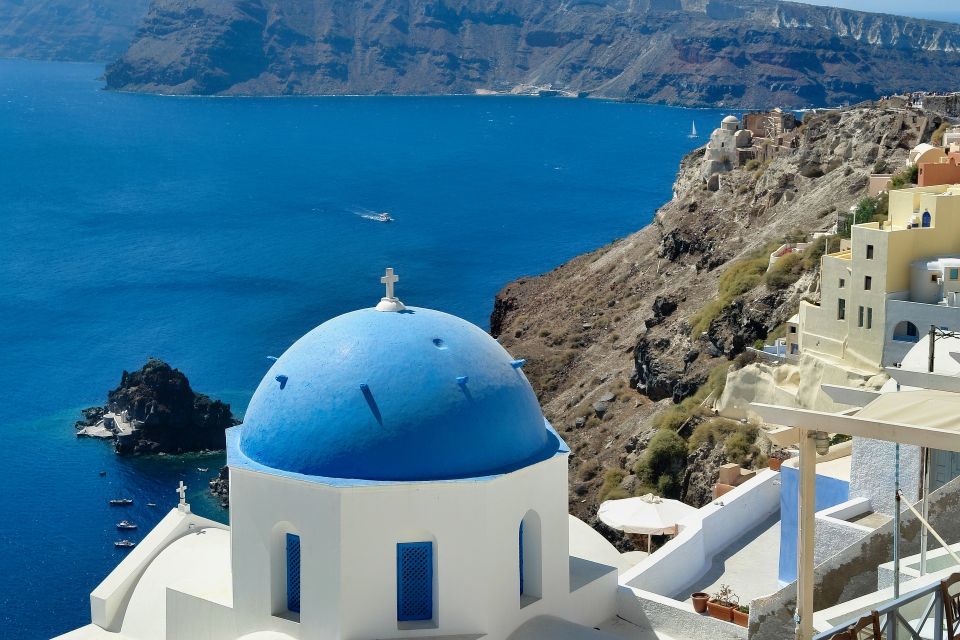 Santorini: Private Photo Tour With Food & Wine Tasting - Itinerary