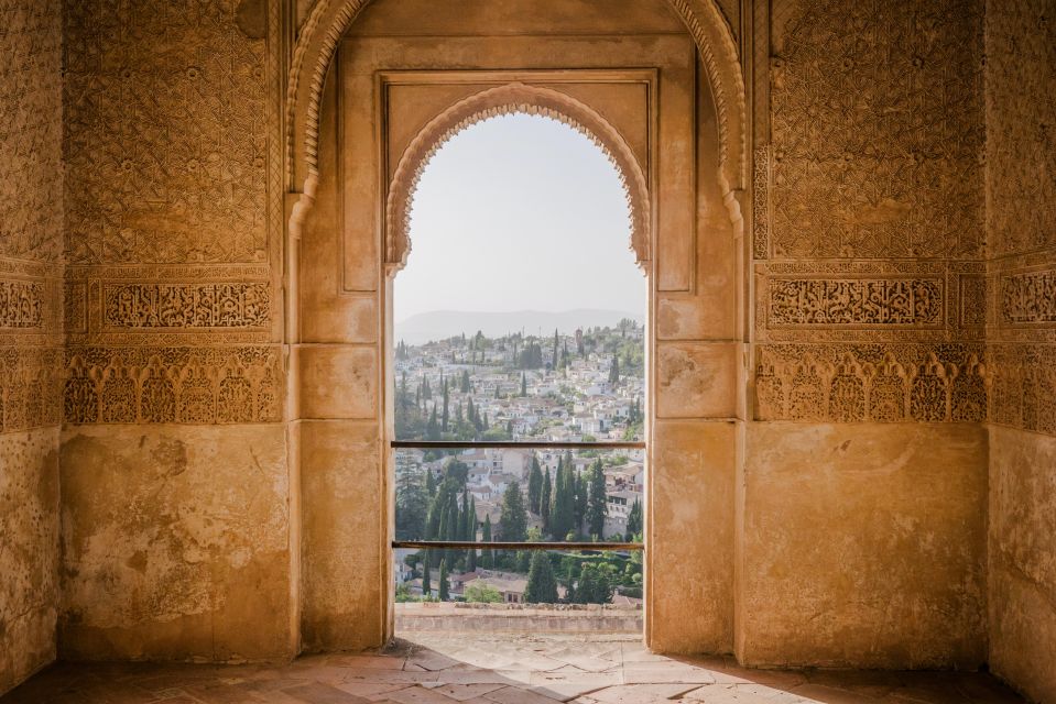 Seville: Alhambra Day Trip With Guide & Nasrid Palaces Entry - Itinerary Overview