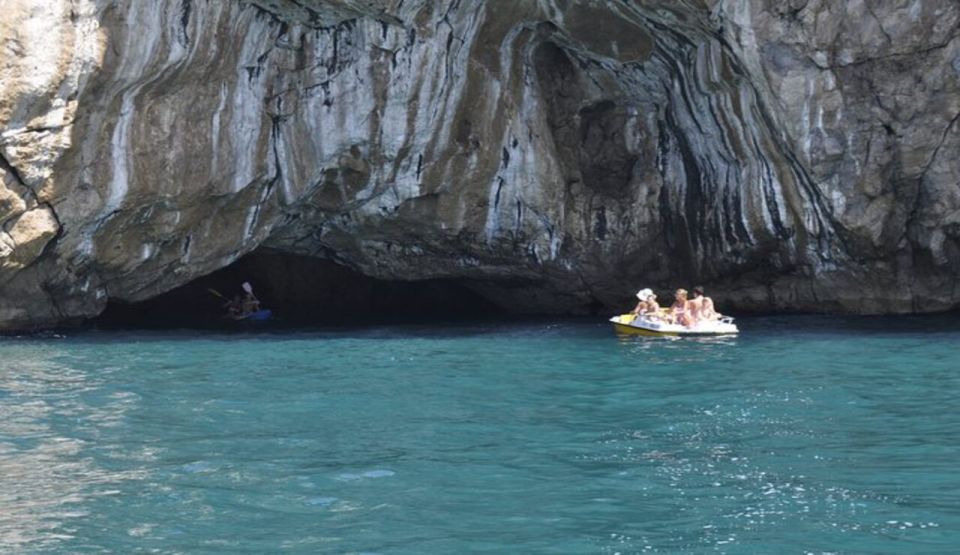 Sperlonga: Private Boat Tour to Gaeta With Pizza and Drinks - Inclusions and On-board Facilities