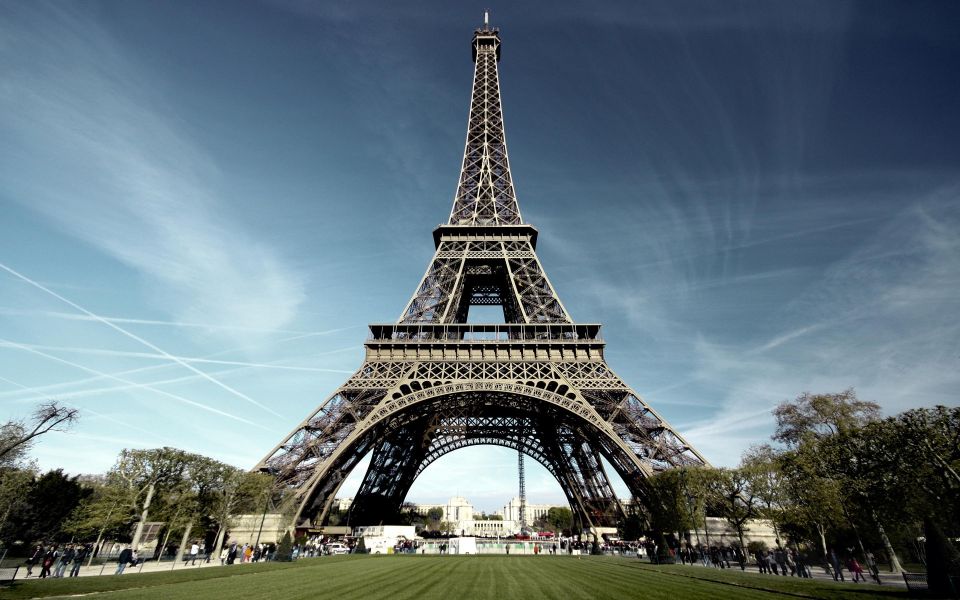 8 Hours Paris Tour With Galeries Lafayette and Lunch Cruise - Galeries Lafayette and Iconic Stops