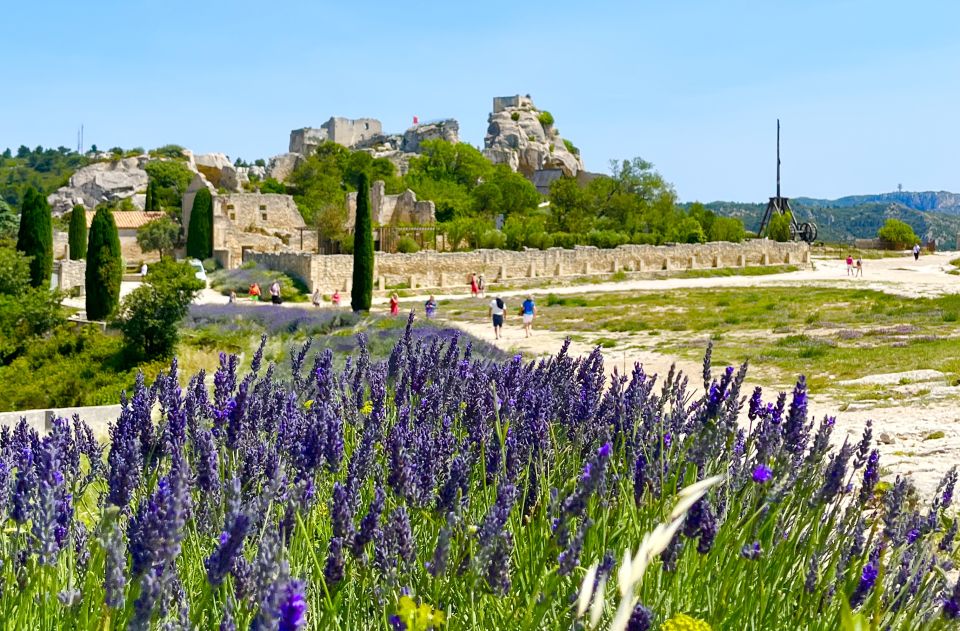 From Avignon: Gordes, Fontaine De Vaucluse & LIsle S/Sorgue - Meeting Point