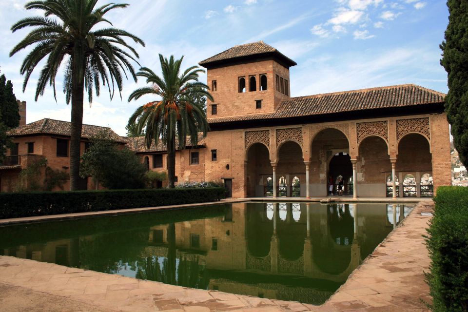 From Malaga: Alhambra Guided Tour With Entry Tickets - Meeting Point and Transportation Options