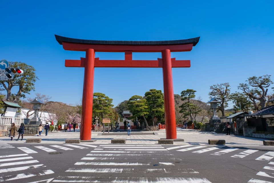 From Tokyo: Kamakura and Enoshima 1-Day Bus Tour - Must-See Attractions in Enoshima
